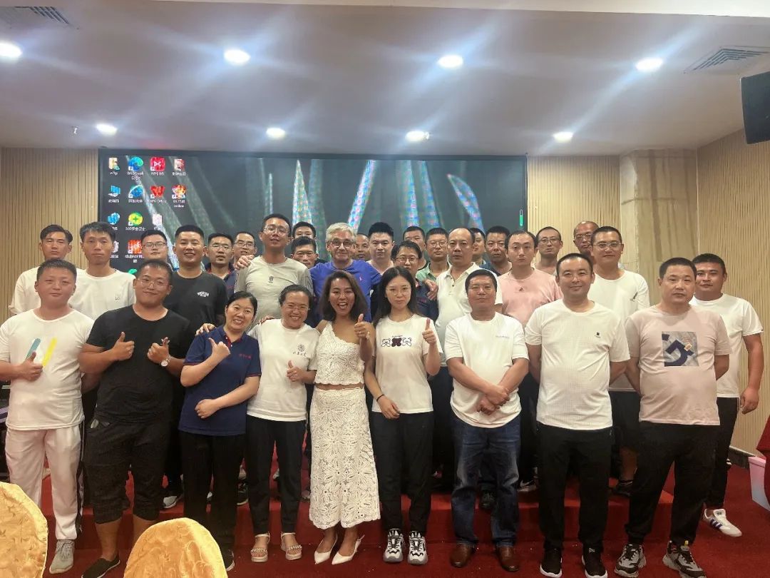 银杏视频在线官网的团队.jpg